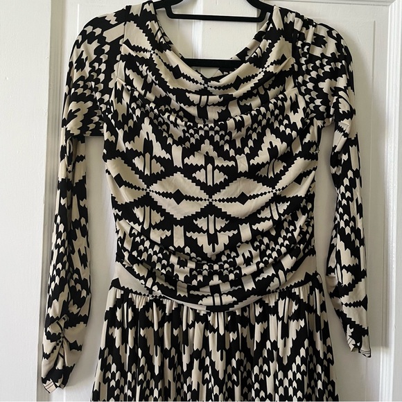 Leota Bubble Hem Dress with Ruched Long Sleeves and Ruching at th… - Picture 3 of 16